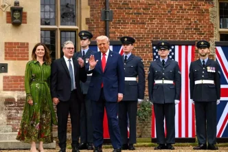 Trump ve Starmer Chequersta Gorustu