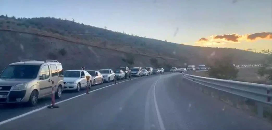 Tunceli Elazig Feribot Seferleri Firtina Nedeniyle Durdu