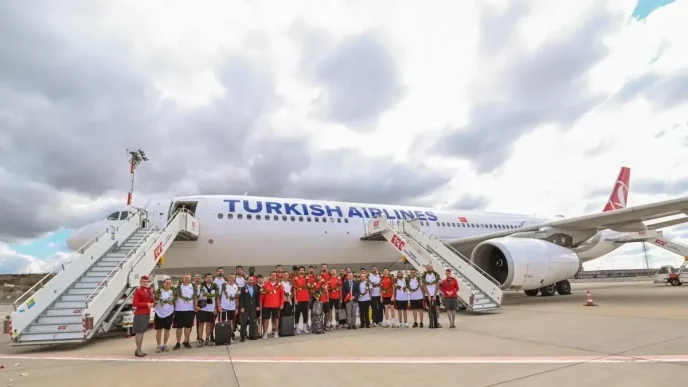 Turkiye A Milli Basketbol Takimi Gumus Madalya ile Yurda Dondu