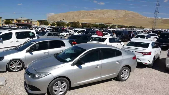 Tusbada Ikinci El Oto Pazari Soguyan Hava ile Canlandi