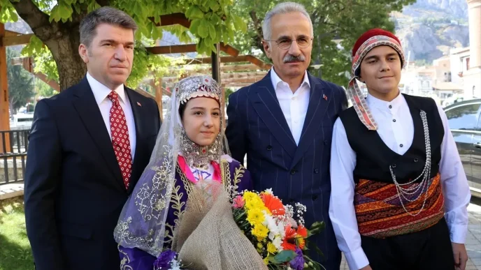 Ulastirma ve Altyapi Bakani Uraloglu Amasyada konustu Aciklamasi
