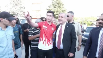 Umit Ozdag Eryaman Pazarinda Gecim Sikintisini Dinledi