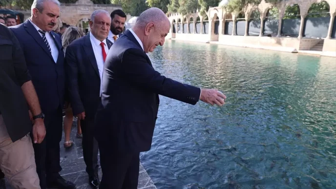 Umit Ozdag Sanliurfada Ziyaretlerde Bulundu