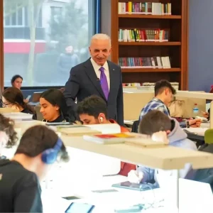 Umraniye Belediyesinden Universite Ogrencilerine Egitim Destegi