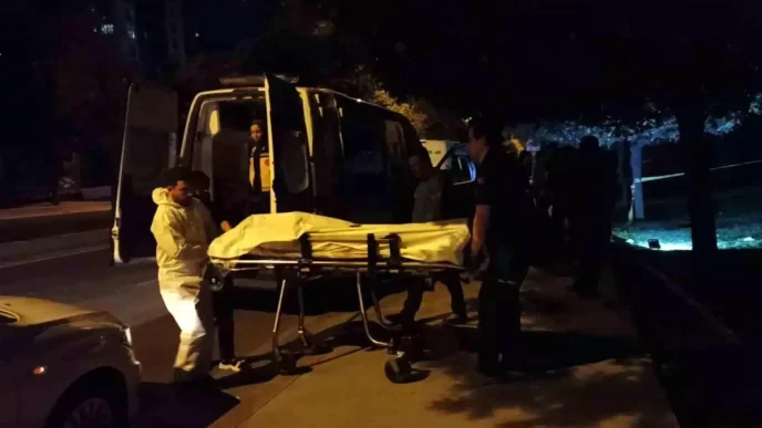Umraniyede Agacta Cansiz Bedeni Bulundu