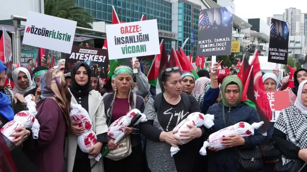 Umraniyede Binlerce Vatandas Gazze Icin Yurudu