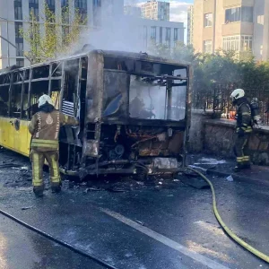 Umraniyede IETT Otobusu Yangin Cikardi