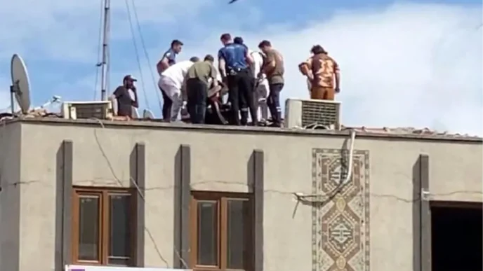 Umraniyede Intihar Girisimi Polis Basarili Bir Sekilde Vatandasi Ikna Etti