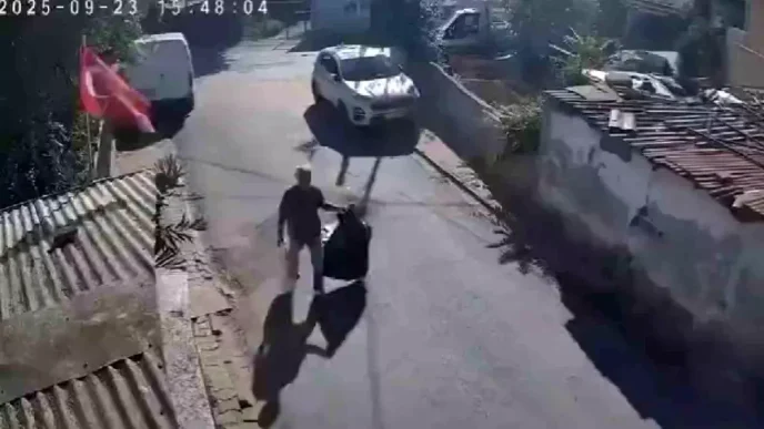 Umraniyede Kontrollu Patlatma Aninda Sokak Kedileri Panikle Kacti