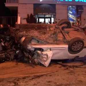 Umraniyede Trafik Kazasi Otomobil IETT Otobusune Carpti 2 Yarali