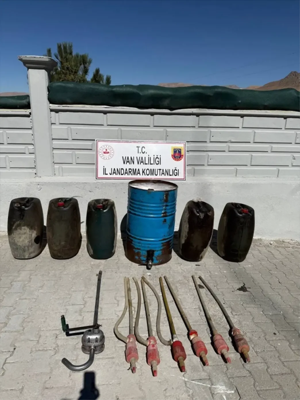 Van Baskalede Gumruk Kacagi Akaryakit Operasyonu 319 Litre Ele Gecirildi