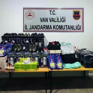 Vanda Gumruksuz Kacak Esya Operasyonu 1 Milyon Lira Degerinde Malzeme