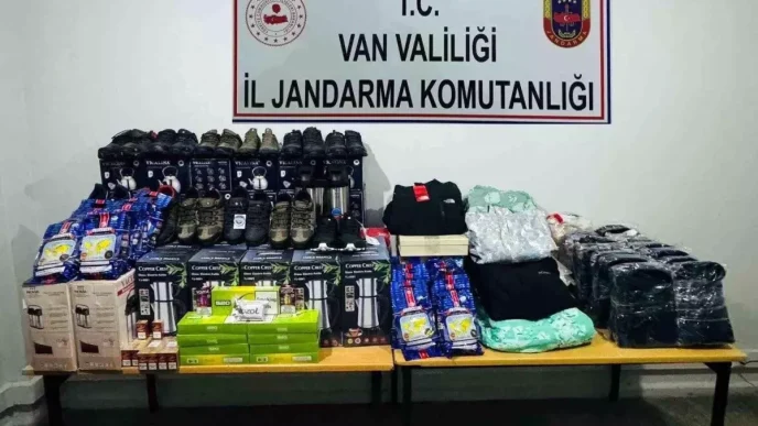 Vanda Gumruksuz Kacak Esya Operasyonu 1 Milyon Lira Degerinde Malzeme