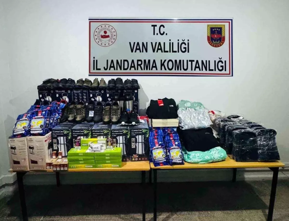 Vanda Gumruksuz Kacak Esya Operasyonu 1 Milyon Lira Degerinde Malzeme