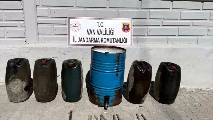 Vanda Jandarmadan Kacak Akaryakit Operasyonu