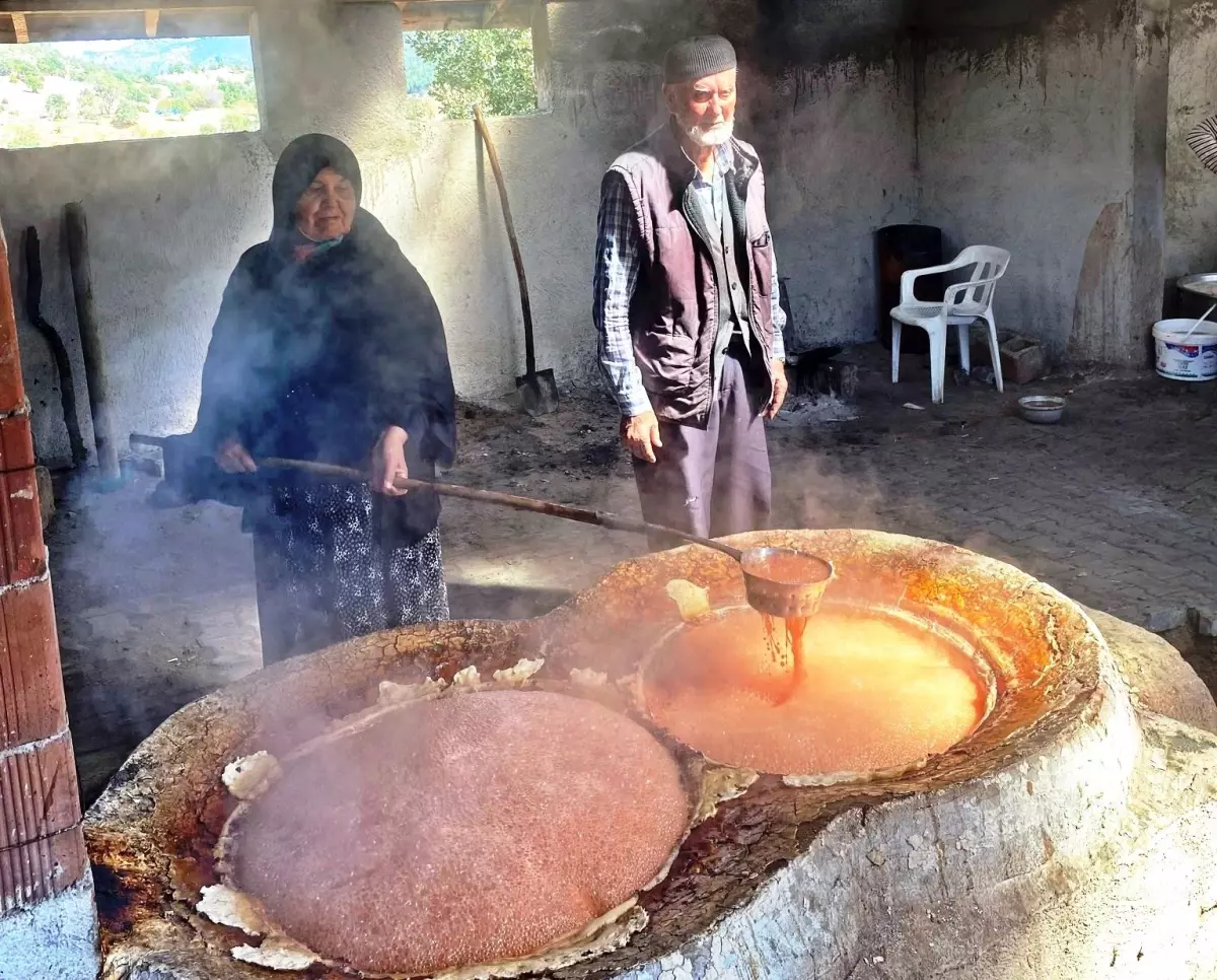 Yagcik Koyu Pekmez Evi Ziyaretiyle Yerel Uretim Destekleniyor