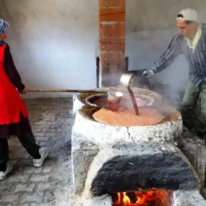 Yagcik Koyunde Eski Usul Uzum Pekmezi Gelenegi Devam Ediyor