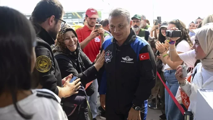 Yesilay Genclerle Uzay ve Saglikli Yasam Uzerine Soylesi Duzenledi
