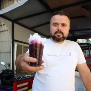 Yusuf Bozkurt Yaz Aylarinin Vazgecilmezi Kar Helvasiyla Sanayi Esnafini Serinletiyor