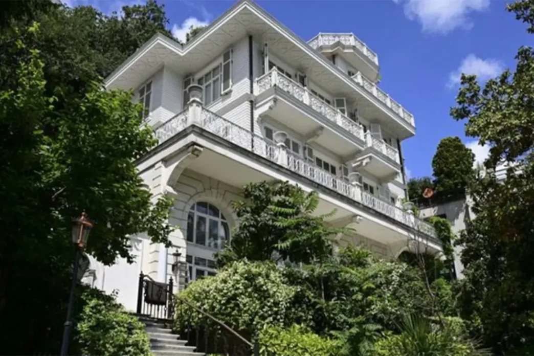 istanbul bogazi nin en pahalilarindan beyaz kosk 19050754 627 amp