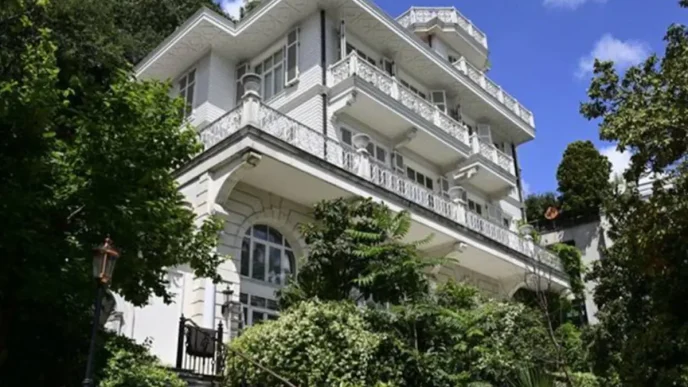 istanbul bogazi nin en pahalilarindan beyaz kosk 19050754 627 amp