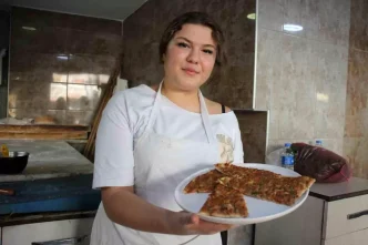 17 Yasindaki Cennet Gul Kadin Pide Ustasi Olma Yolunda