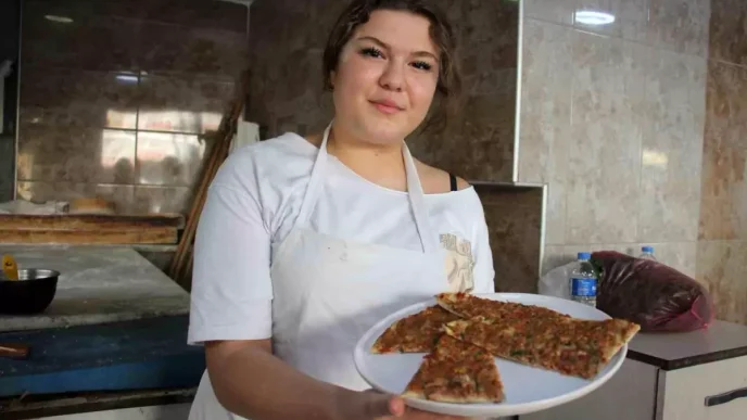 17 Yasindaki Cennet Gul Kadin Pide Ustasi Olma Yolunda
