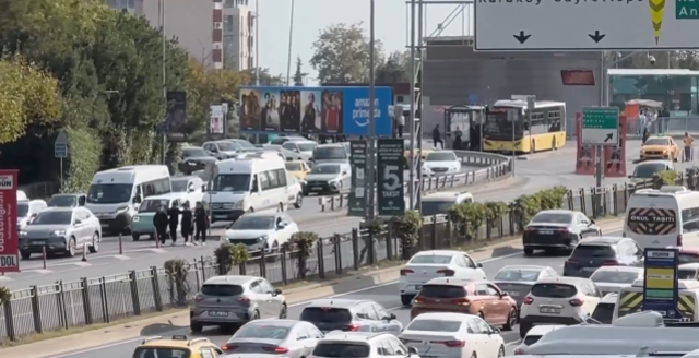Deprem sonrası büyük panik! Aracını alan trafiğe çıktı
