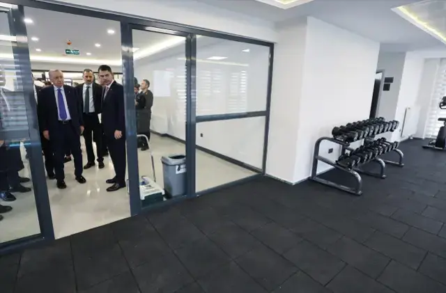 Yüzyılın Konut Projesi'nin detaylarını açıklayan Cumhurbaşkanı Erdoğan, örnek daireyi inceledi