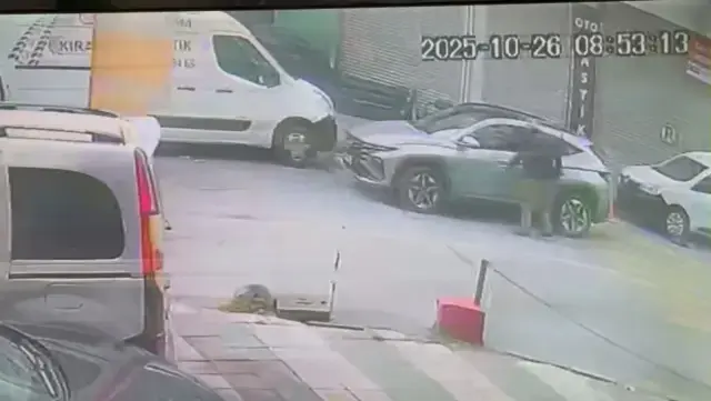 Nilay'ı sokak ortasında 15 kurşunla katletti! Görüntüler kan dondurdu 4 Eski sevgilisi Nilay'ı sokak ortasında katletti! Cinayet anı kamerada