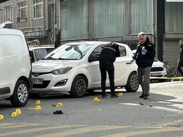 Nilay'ı sokak ortasında 15 kurşunla katletti! Görüntüler kan dondurdu 5 Eski sevgilisi Nilay'ı sokak ortasında katletti! Cinayet anı kamerada