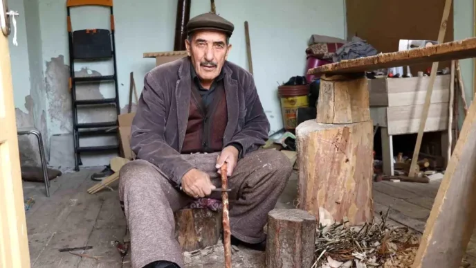 79 Yasindaki Adamin Tahta Ile Hayat Mucadelesi