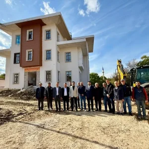 AK Parti Karabuk Heyeti Ovacikta Kamu Yatirimlarini Inceledi