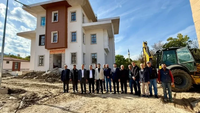 AK Parti Karabuk Heyeti Ovacikta Kamu Yatirimlarini Inceledi