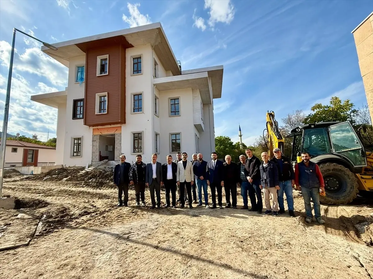 AK Parti Karabuk Heyeti Ovacikta Kamu Yatirimlarini Inceledi