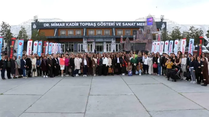 AYTO Kadin Girisimci Kurulu Franchising Fuarinda Aydini Temsil Etti