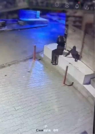 Adanada Hirsizlik 25 Akilli Telefon Calindi
