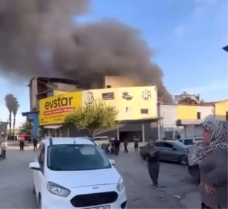 Adanada Tekstil Malzemesi Satan Is Yerinde Yangin Cikti