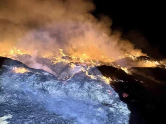 Afyonkarahisarda Yangin Eber Golunden Toplanan Kamislarin Depolari Alev Aldi