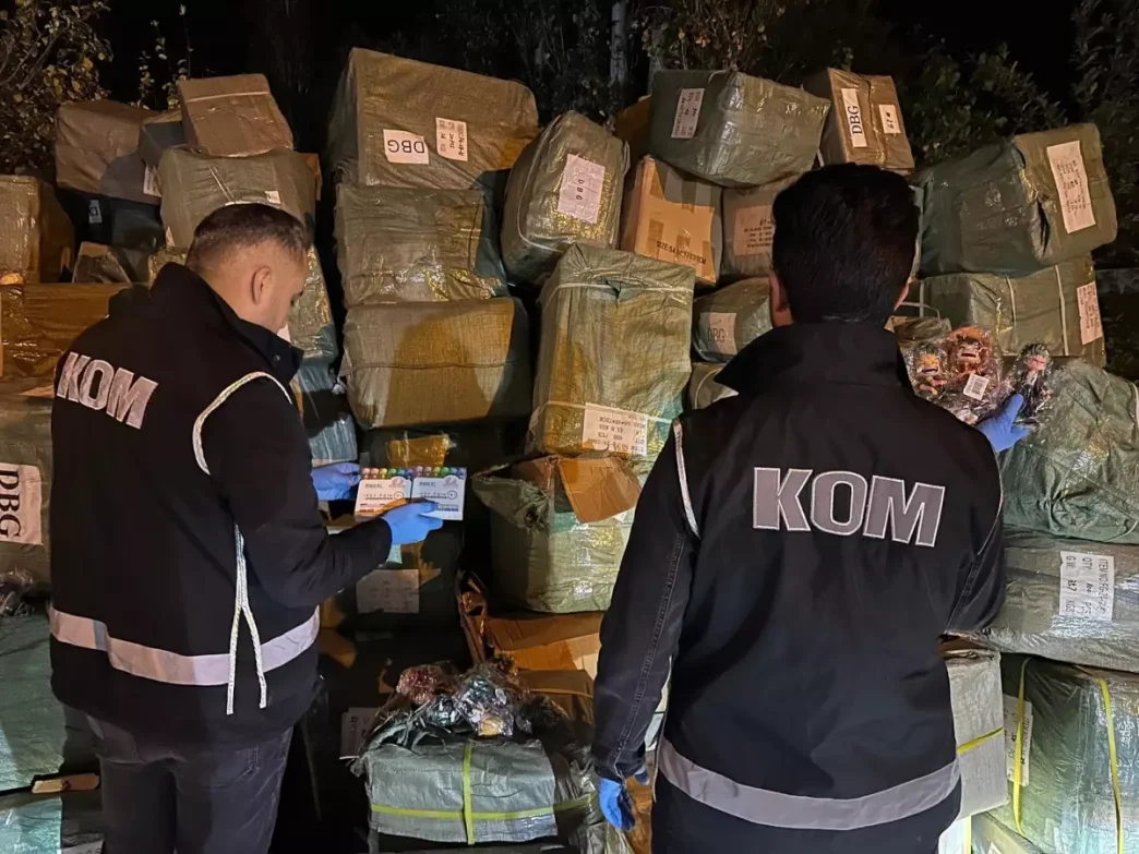 Agrida Kacak Oyuncak ve Kalem Operasyonu 40 Milyon Liralik Ele