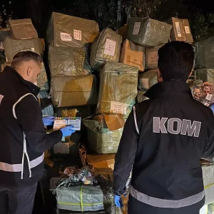 Agrida Kacak Oyuncak ve Kalem Operasyonu 40 Milyon Liralik Ele