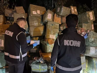 Agrida Kacak Oyuncak ve Kalem Operasyonu 40 Milyon Liralik Ele