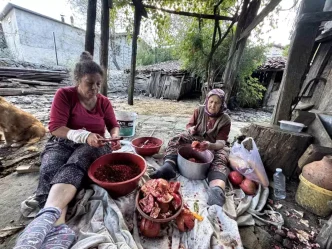 Akseki Kadınlarından Doğal Nar Ekşisi Üretimi 7 Akseki Kadinlarindan Dogal Nar Eksisi Uretimi