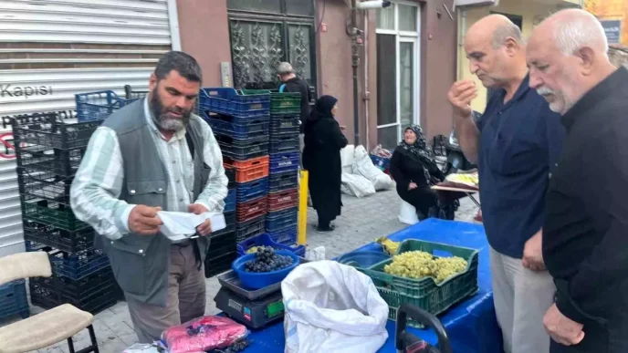Alasehir Uzumleri Tavsanli Pazarinda Satisa Sunuldu