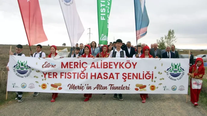 Alibey Koyunde Ilk Fistik Festivali Duzenlendi