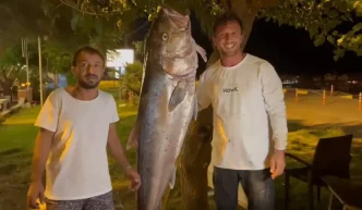 Amator Balikcilar 605 Kilogramlik Akyayi Yakaladi Geliri Kimsesiz Cocuklara Bagisladi