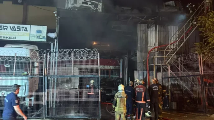 Ankarada Oto Tamirhanesinde Yangin Cikti