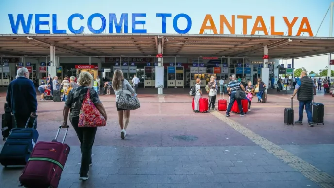 Antalya Turizmi Rekor Kirdi 14 Milyon Turist