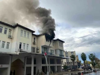 Antalyada Yangin Ikinci Kat Daire Kullanilamaz Hale Geldi