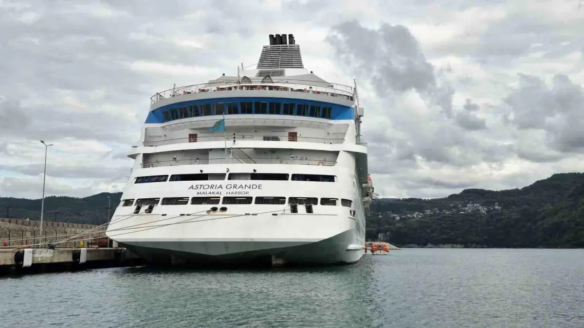 Astoria Grande Gemisi Amasra Limaninda Bakimda